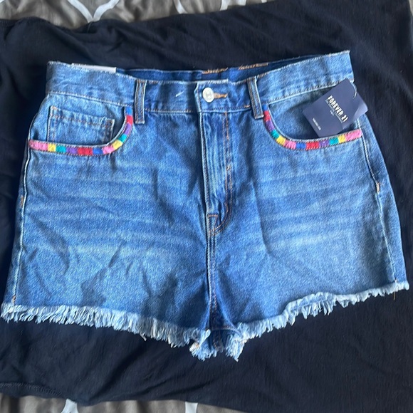A soft feel to the skin causal embroidered blue denim shots by Forever 21 - Picture 1 of 6